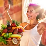 Una mujer enérgica irradia salud vital